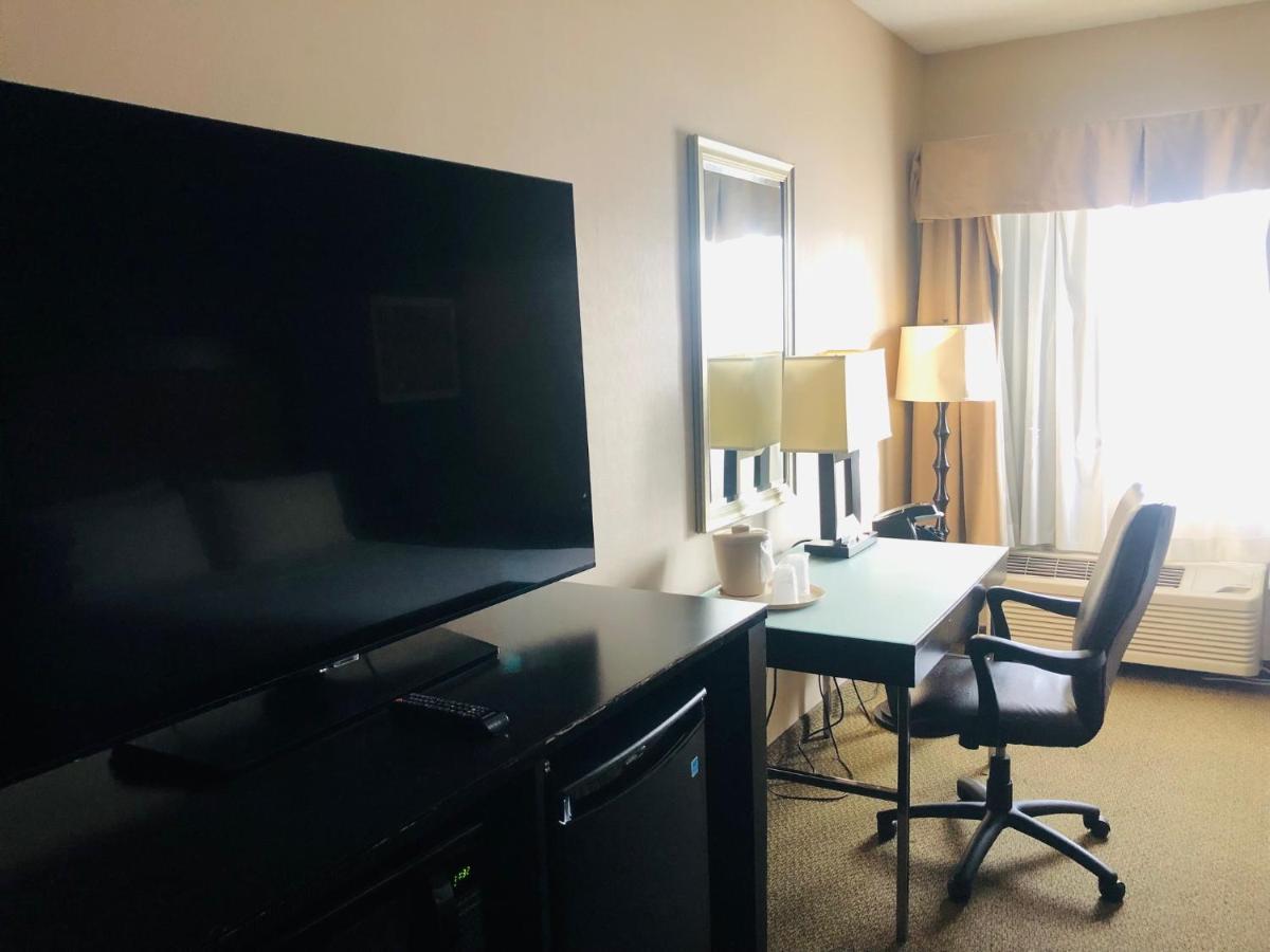 Wingate By Wyndham Hotel